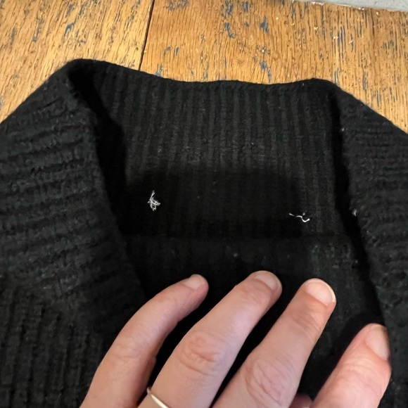🖤 Black Merino Wool Blend Sweater – Estimated Size M/L - Picture 2 of 8